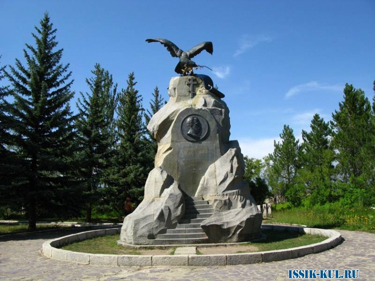 Памятник Пржевальскому на берегу Иссык-Куля