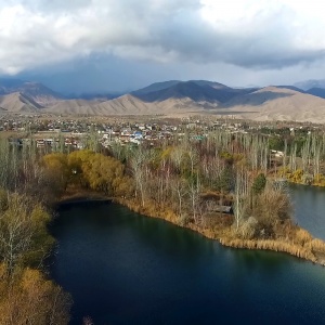 Кыргызстан. Ноябрь 2017 года. Пресное озеро близ озера Иссык-Куль.